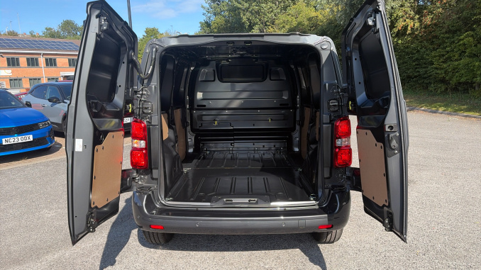 Vauxhall Vivaro L1 Diesel 1.5 Turbo D 120 Pro H1 Van - Image 3